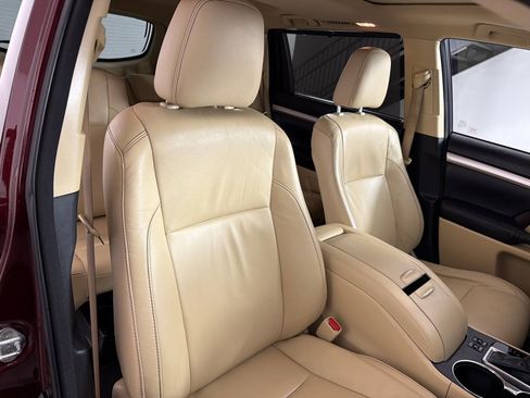 Used 2015 Toyota Highlander XLE AWD/4WD image 25