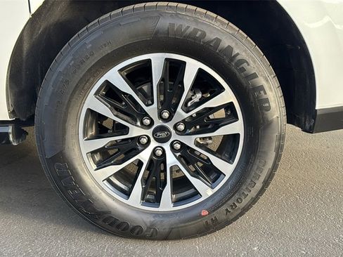 Certified 2025 Ford Expedition Max Platinum image 9