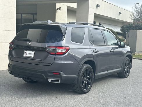 Used 2025 Honda Pilot Black Edition image 7