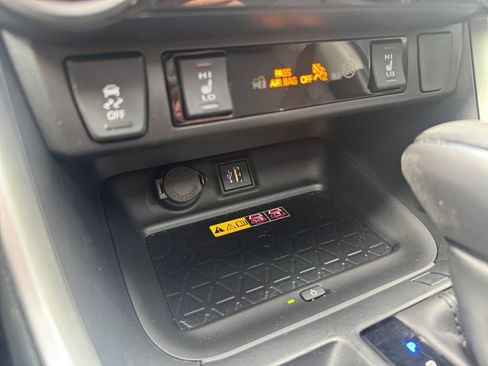 Used 2024 Toyota RAV4 XLE Premium image 23