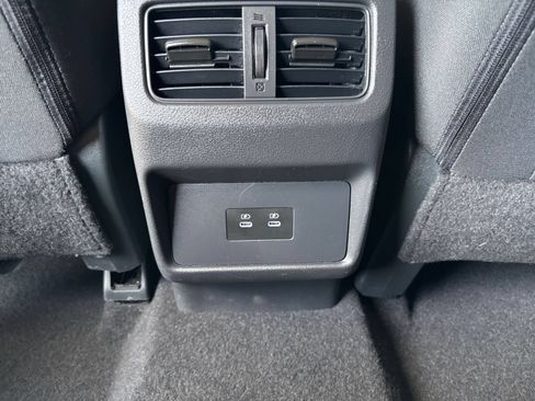 Used 2025 Nissan Rogue SV FWD image 24