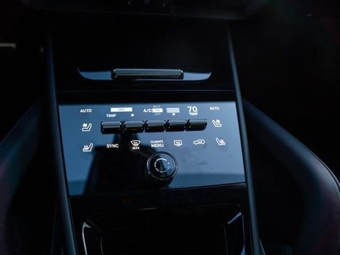 Used 2025 Porsche Cayenne GTS image 19