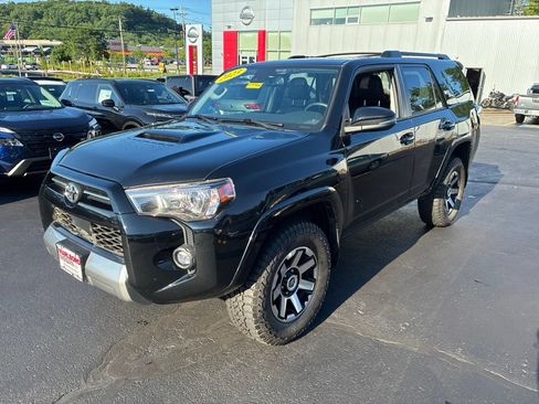 Used 2023 Toyota 4Runner TRD Off-Road Premium w/ Moonroof Package AWD/4WD image 3