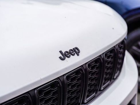 Used 2023 Jeep Grand Cherokee L Limited w/ Black Appearance Package image 4