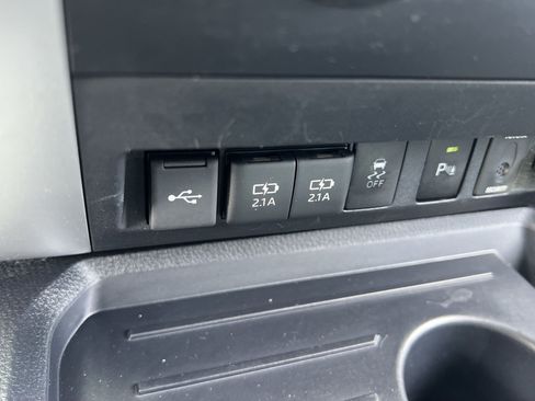 Used 2020 Toyota Tundra Platinum AWD/4WD image 32