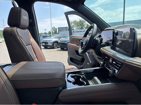 New 2026 Chevrolet Tahoe High Country AWD/4WD image 32