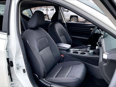 Used 2025 Nissan Altima 2.5 SV image 8