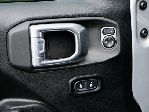 Used 2024 Jeep Gladiator Rubicon w/ Convenience Group image 16