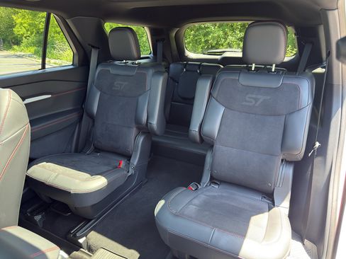 Used 2025 Ford Explorer ST AWD/4WD image 27