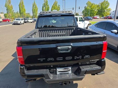 Used 2025 Toyota Tacoma TRD Off-Road AWD/4WD image 5