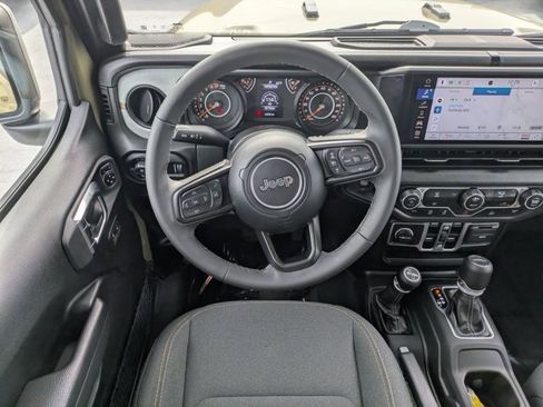 Used 2025 Jeep Gladiator Sport image 14