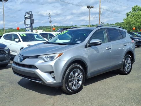 Used 2017 Toyota RAV4 XLE AWD/4WD image 3