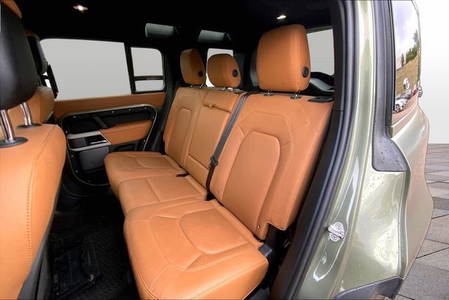 Used 2024 Land Rover Defender 110 SE AWD/4WD image 18