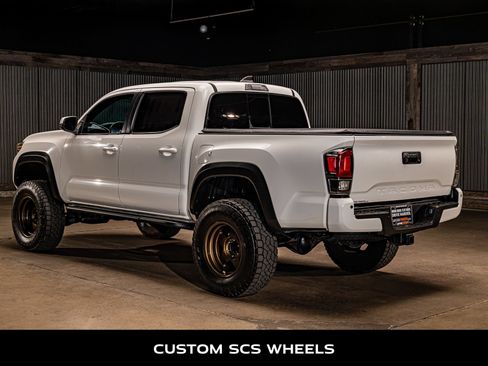 Used 2021 Toyota Tacoma TRD Off-Road w/ Technology Package AWD/4WD image 5