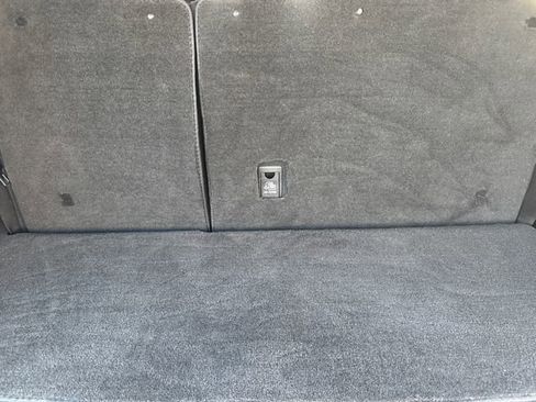 Used 2019 Toyota Highlander XLE image 11