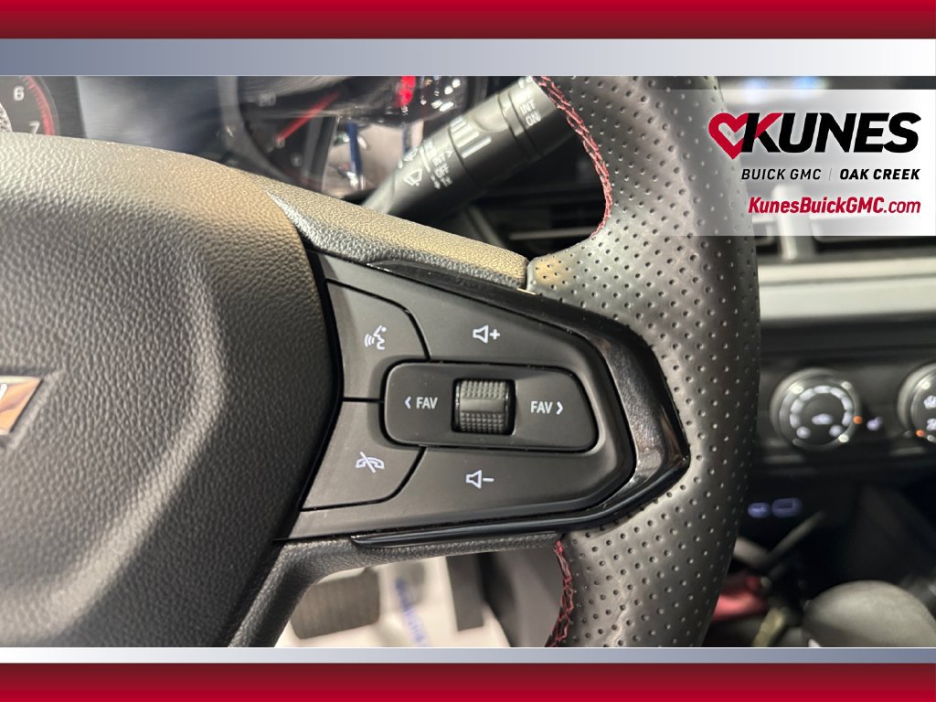 Used 2025 Chevrolet Trax RS FWD image 18