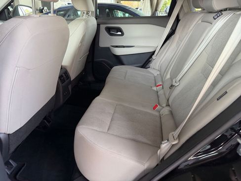 Used 2025 Nissan Rogue SV image 28