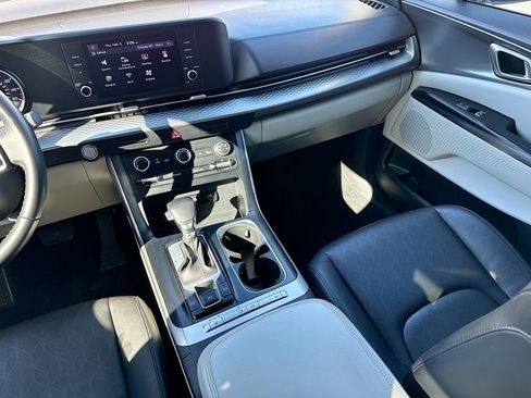 Used 2022 Kia Carnival LX image 30