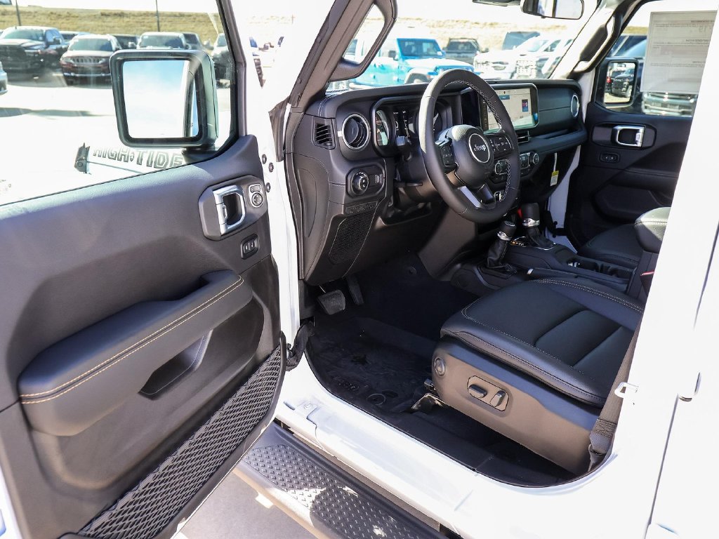 Used 2025 Jeep Gladiator Mojave AWD/4WD image 23