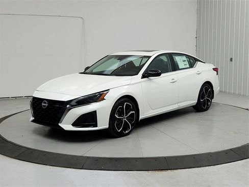 New 2025 Nissan Altima 2.5 SR w/ SR Premium Package image 3