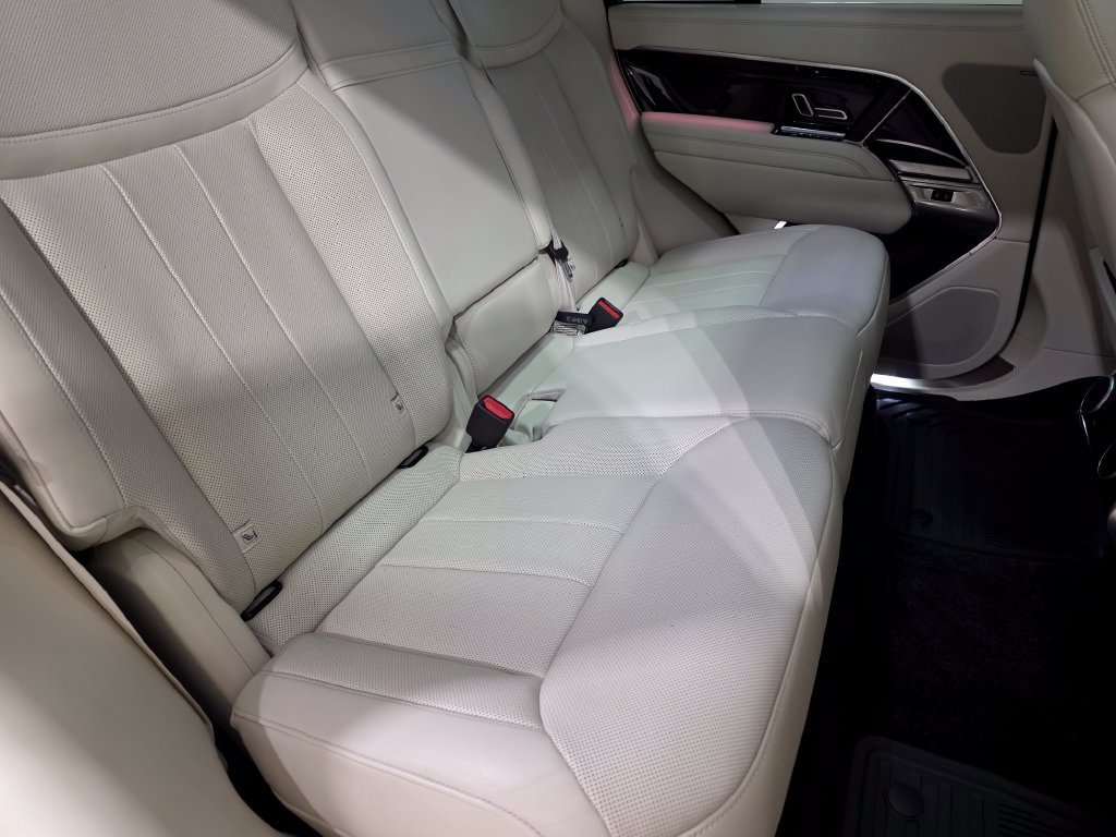 Certified 2023 Land Rover Range Rover SE AWD/4WD image 13