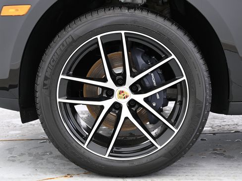 Used 2025 Porsche Macan image 15