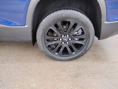 Used 2023 GMC Acadia SLE w/ Driver Convenience Package image 25