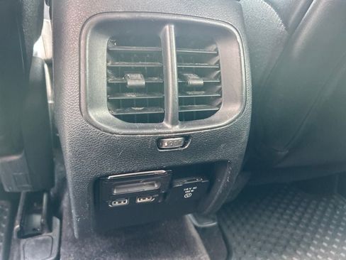 Used 2019 Jeep Cherokee Trailhawk AWD/4WD image 23