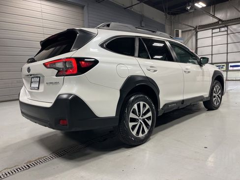 Used 2023 Subaru Outback Premium AWD/4WD image 8