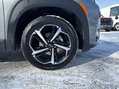 Used 2023 Chevrolet TrailBlazer RS image 2