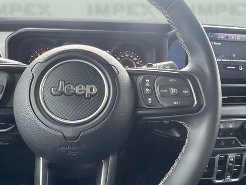 Used 2025 Jeep Wrangler Unlimited Sport AWD/4WD image 16