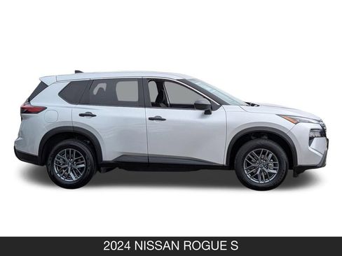 Used 2024 Nissan Rogue S FWD image 6