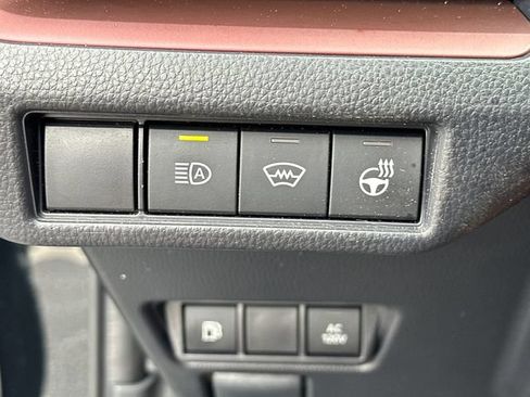 Used 2025 Toyota Prius Plug-In Hybrid FWD image 17