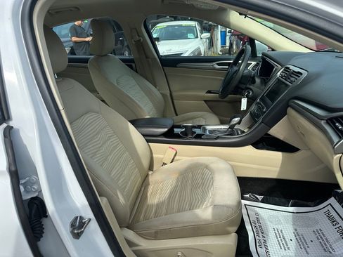 Used 2016 Ford Fusion SE FWD image 13