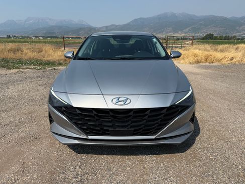Used 2023 Hyundai Elantra SEL w/ Convenience Package FWD image 2