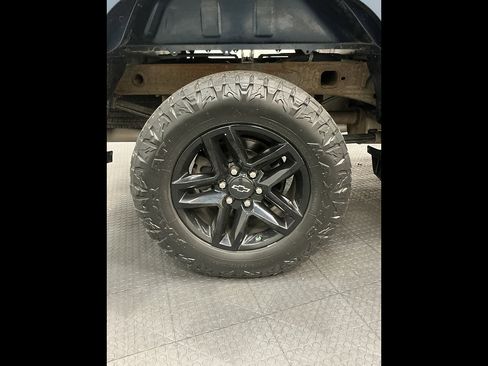 Used 2019 Chevrolet Silverado 1500 Custom Trail Boss w/ Custom Convenience Package AWD/4WD image 38