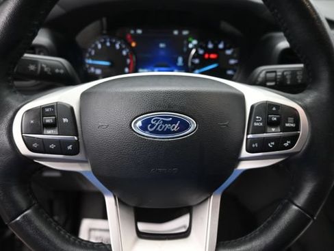 Used 2024 Ford Explorer XLT AWD/4WD image 19