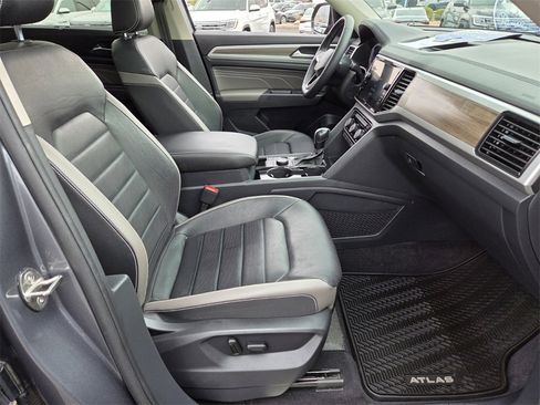 Used 2021 Volkswagen Atlas SEL Premium image 20