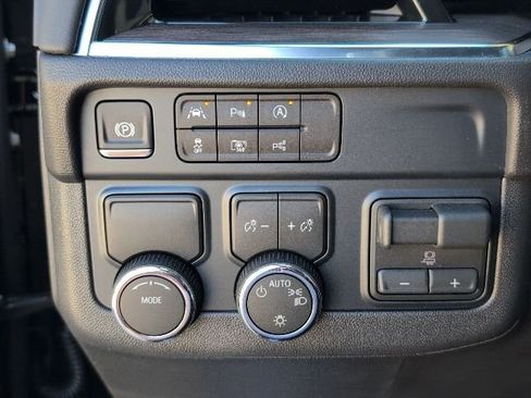 New 2026 Chevrolet Suburban LS image 18