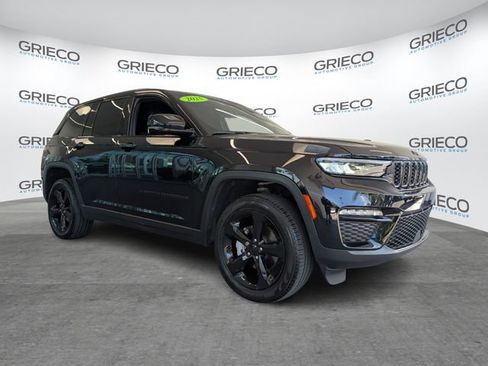Used 2025 Jeep Grand Cherokee Limited w/ Black Appearance Package AWD/4WD image 1
