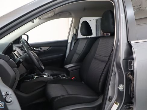 Used 2020 Nissan Rogue SV w/ Premium Package image 13