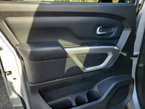 Used 2020 Nissan Titan SV w/ SV Convenience Package image 12