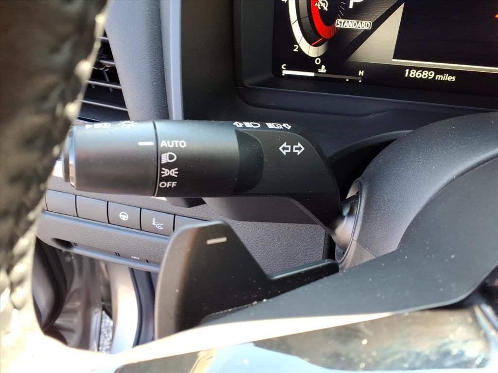 Used 2024 Nissan Rogue Platinum w/ Platinum Premium Package FWD image 18