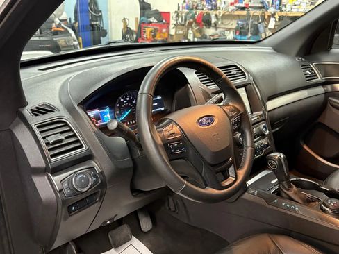 Used 2018 Ford Explorer XLT w/ Equipment Group 202A image 17