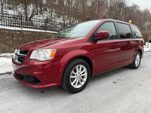 Used 2014 Dodge Grand Caravan SXT image 1