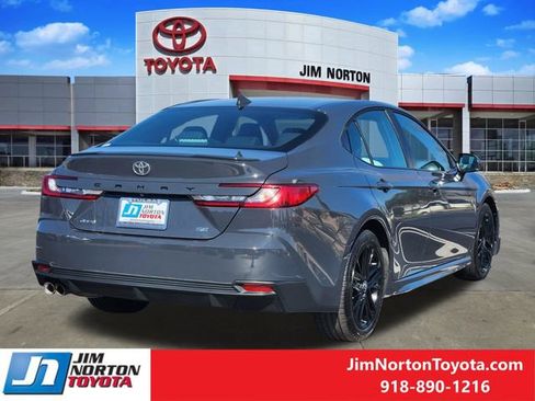 Used 2025 Toyota Camry SE FWD image 5