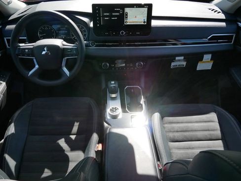 Used 2025 Mitsubishi Outlander SE AWD/4WD image 13