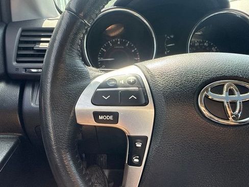 Used 2012 Toyota Highlander SE w/ Tow Pkg AWD/4WD image 19