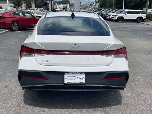 Used 2024 Hyundai Elantra SE FWD image 6