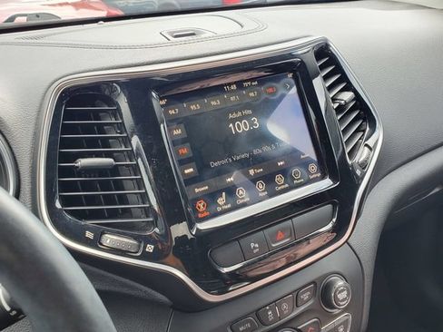 Used 2019 Jeep Cherokee Limited AWD/4WD image 10